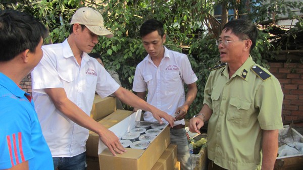 Xe khách chở 26.000 đĩa DVD lậu - ảnh 1